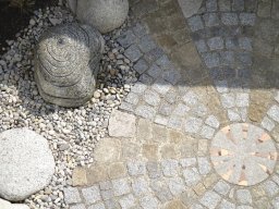 081